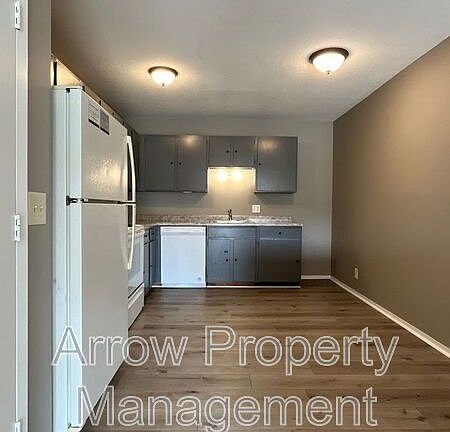 3rd image of 321 Chestnut St #14