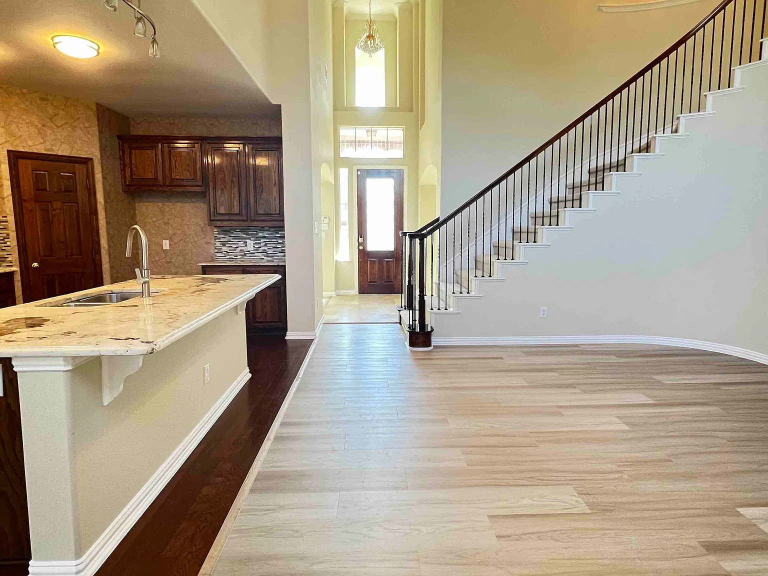 5 bed, 3.5 bath, 3189 sqft, $3,250 — Photo 3