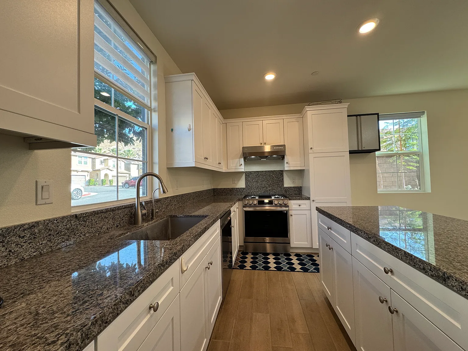 3 bed, 2.5 bath, 1801 sqft, $3,250 — Photo 3