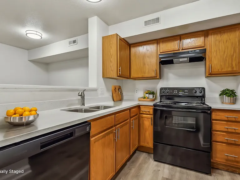 Westgate Apartments — Photo 12