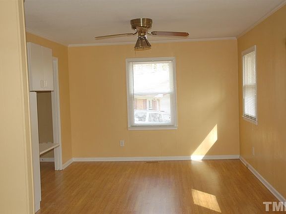3rd image of 3027 Rosewood Dr