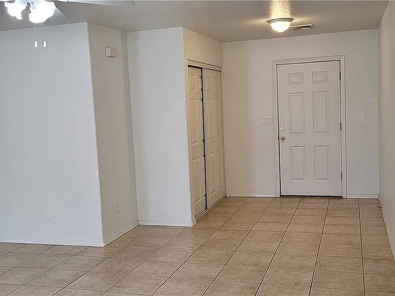 652 Holly St — Photo 5