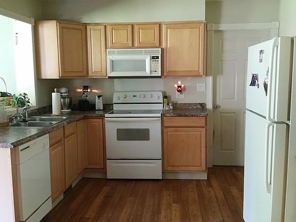 5th image of 138 Waterman Dr E