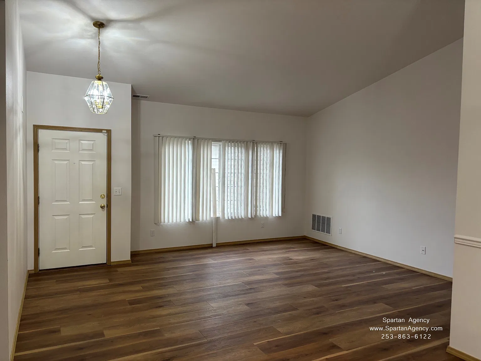 3 bed, 2.5 bath, 1933 sqft, $2,950 — Photo 3