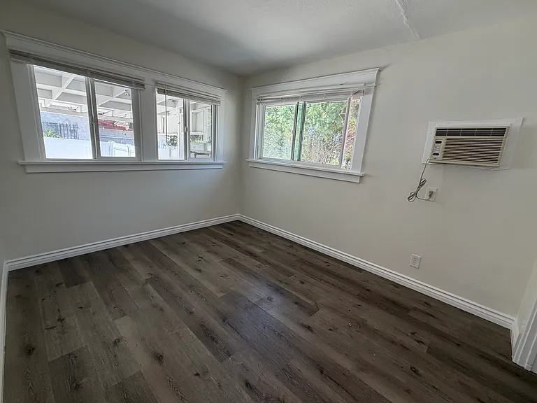 718 Raleigh St — Photo 7