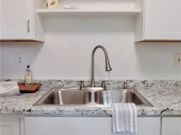 5th image of 2311 Saint Denis Ave