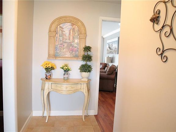 5th image of 6331 Oak Sq E