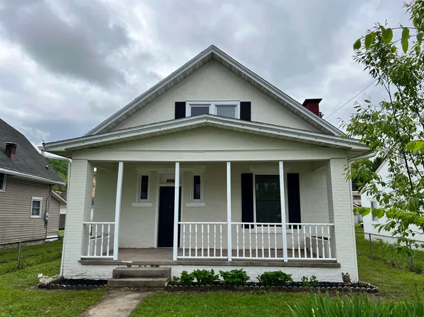 2957 Chase St, Huntington, WV 25704