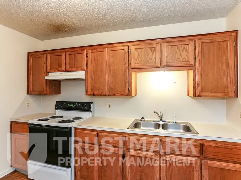 220 Gibson St #B — Photo 8