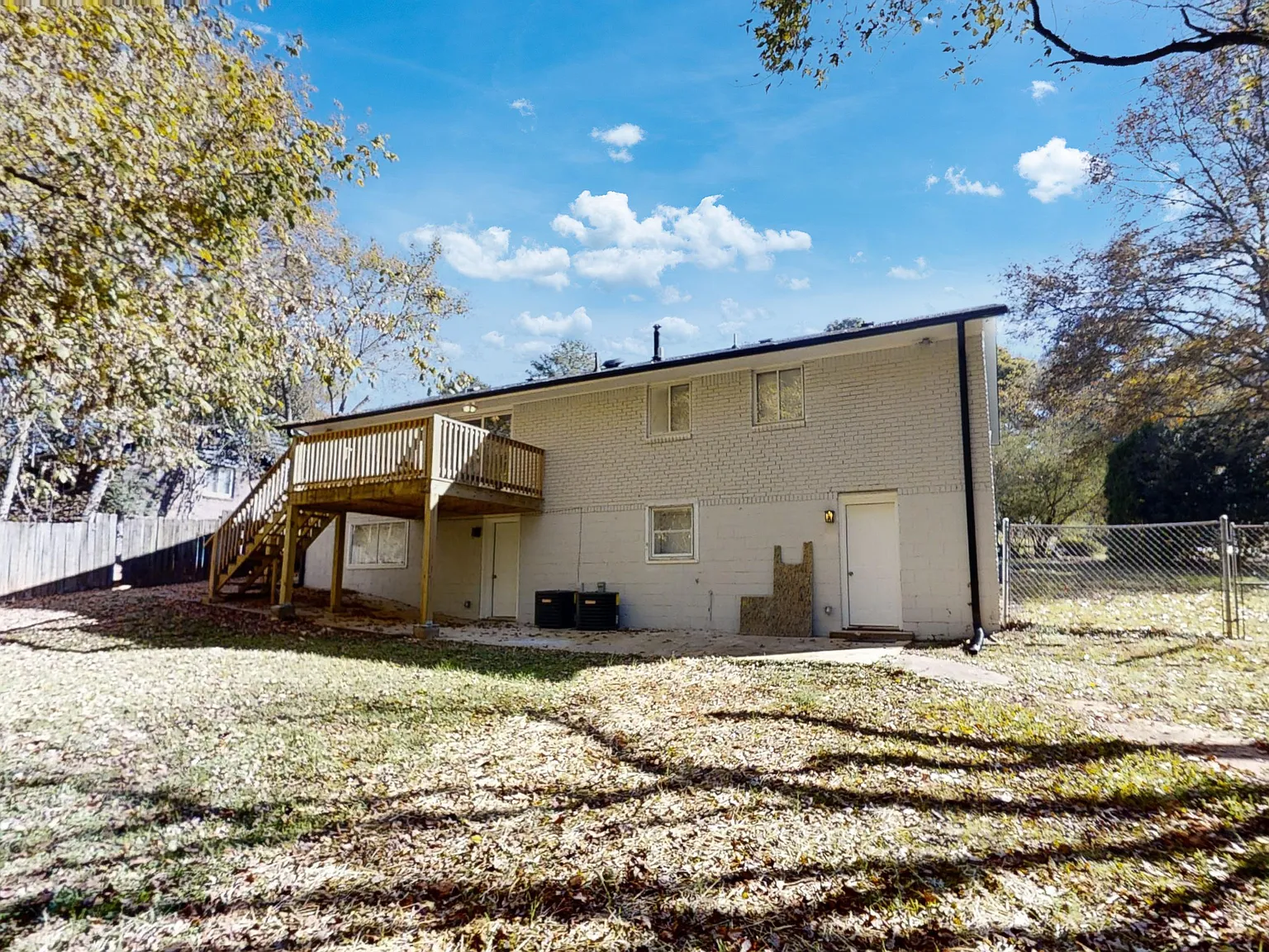 4 bed, 4.0 bath, 2704 sqft, $637 — Photo 4