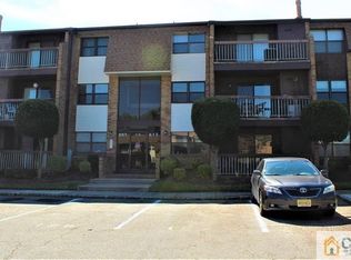 604 Sharon Ct, Woodbridge, NJ 07095
