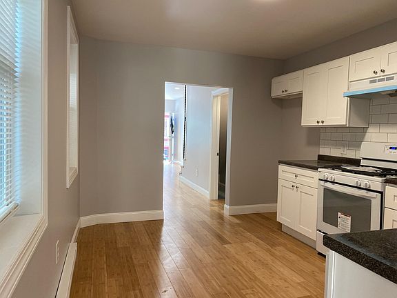 5th image of 853 E Thayer St