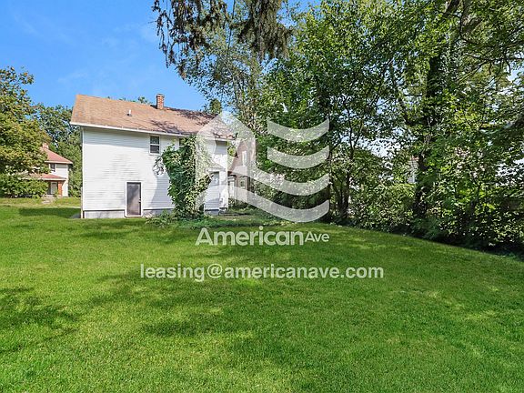 2nd image of 913 College St