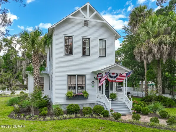 220 S 4th St, Palatka, FL 32177
