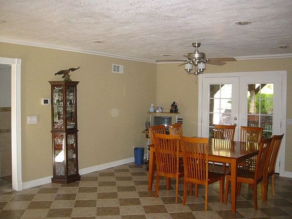 5th image of 214 Pleasanthome Dr