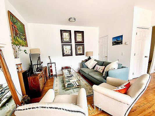 3rd image of 897 Pacific St #2