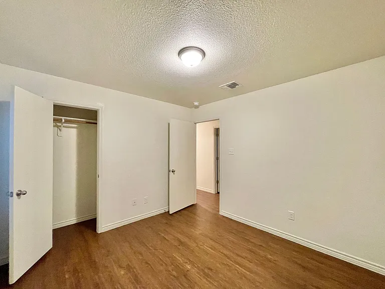 901 Lasso Dr — Photo 20