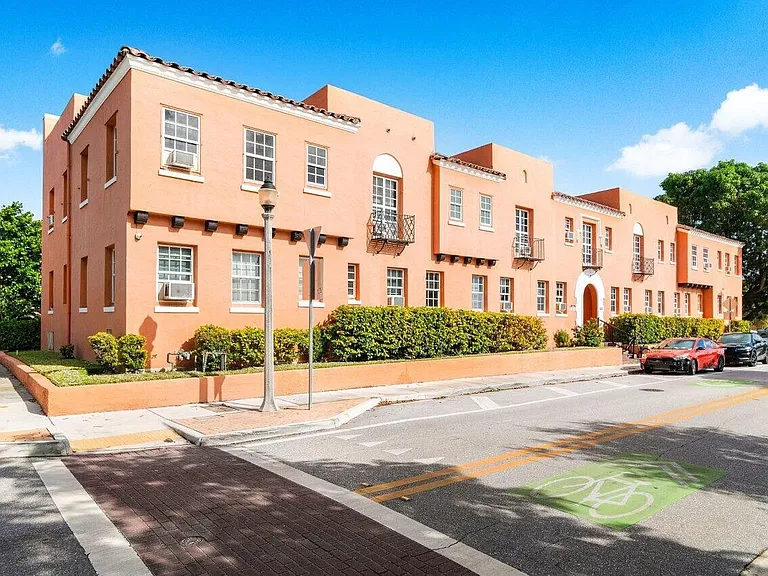Park Place Apartments — Photo 4
