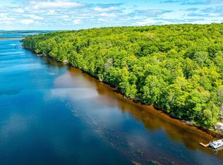 1 Nightingale Dr, Hancock, MI 49930