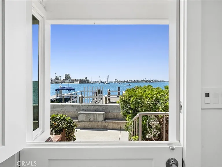 112 S Bay Front — Photo 8