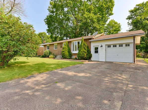 22 Harris Cres, Whitewater Region, ON K0J 1C0