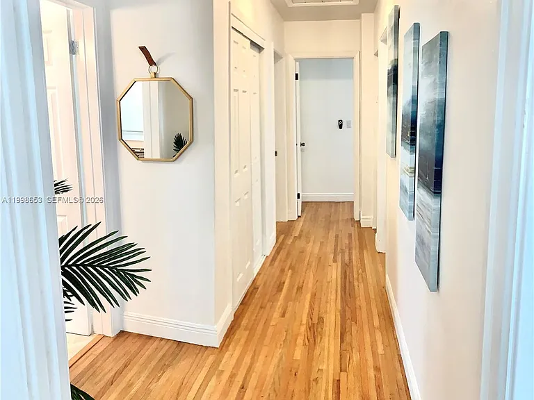 411 Alesio Ave — Photo 10