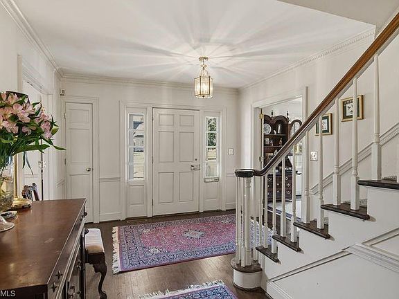 4th image of 2325 Warwick Rd