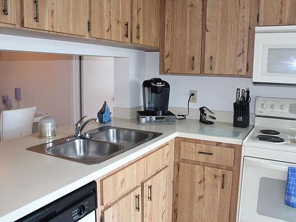 4th image of 6108 Burnside Cir #F204