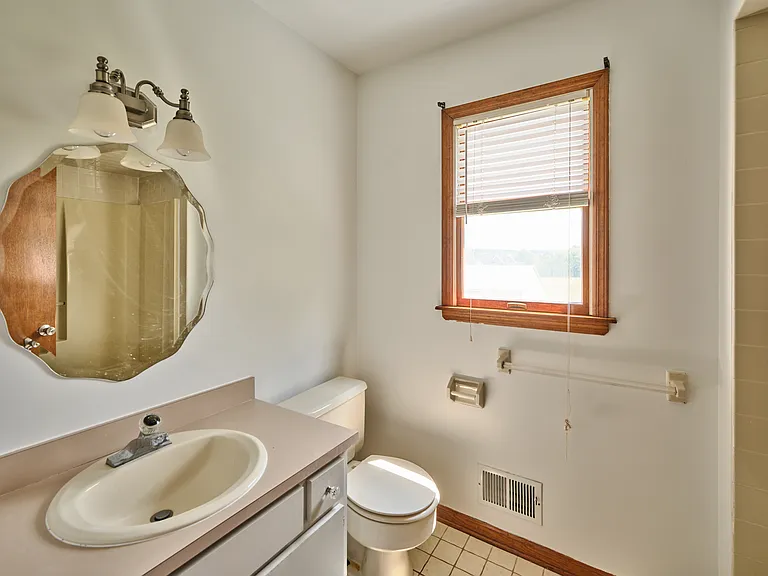 815 Clawson Ave — Photo 11