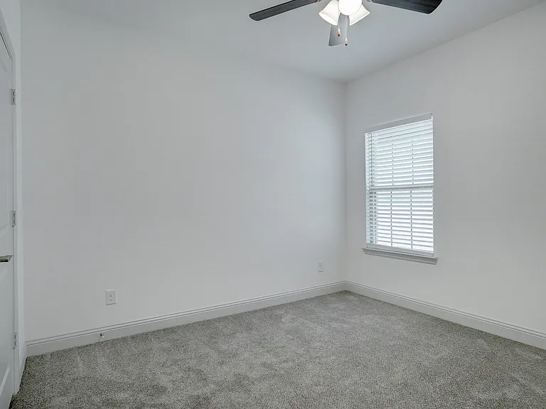 331 Oak Creek Dr — Photo 9