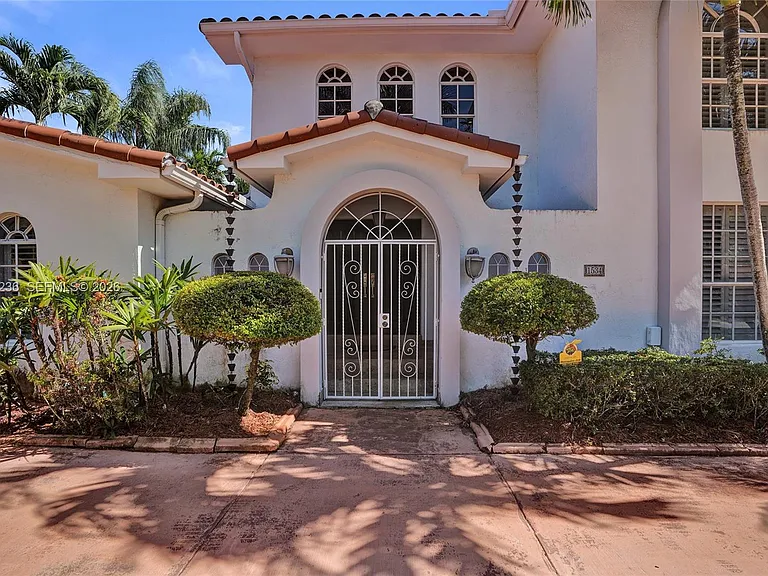 1534 Palancia Ave — Photo 53
