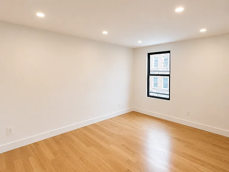 407 Graham Ave #2R — Photo 2