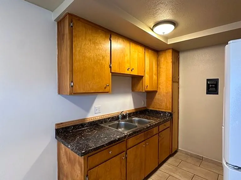 2544 Union St — Photo 13