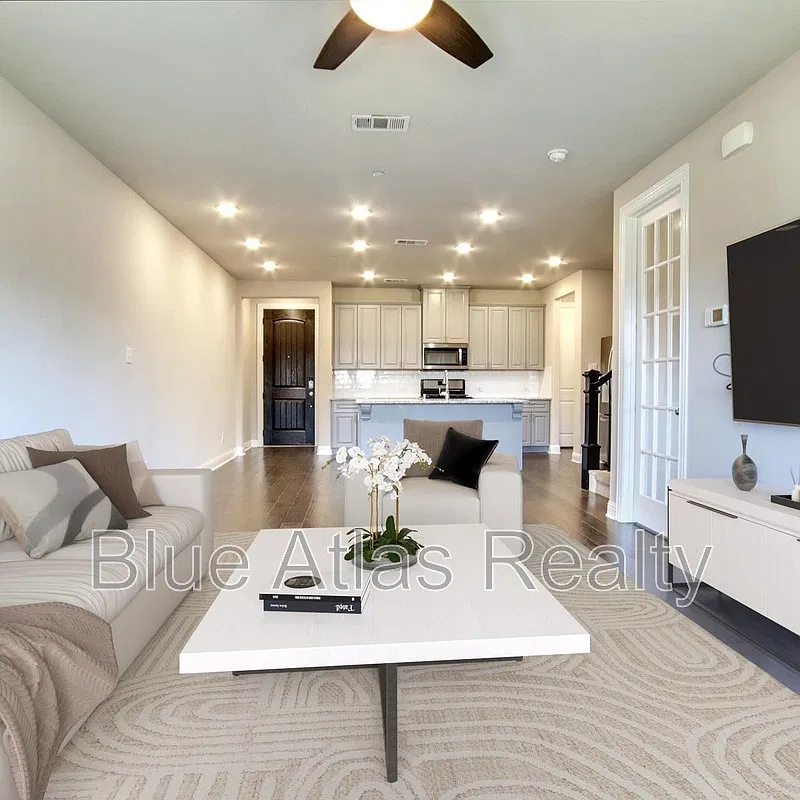 3 bed, 2.5 bath, 1935 sqft, $2,650 — Photo 2