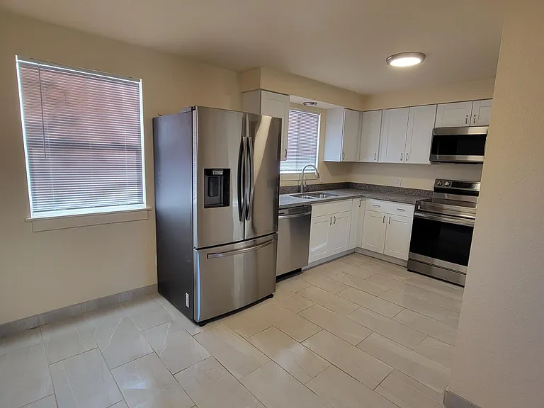 1117 N Adams St — Photo 7