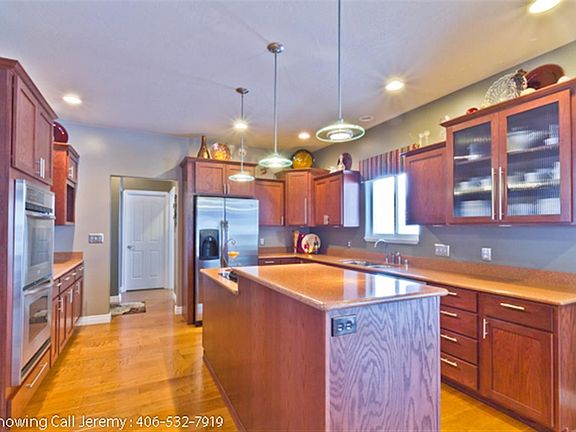 5th image of 1406 Douglas Dr