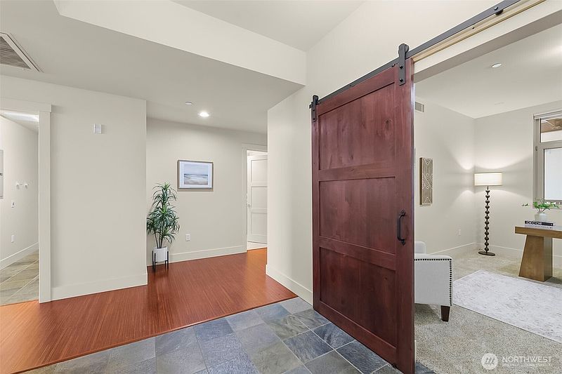 4th image of 5204 N BENNETT #305