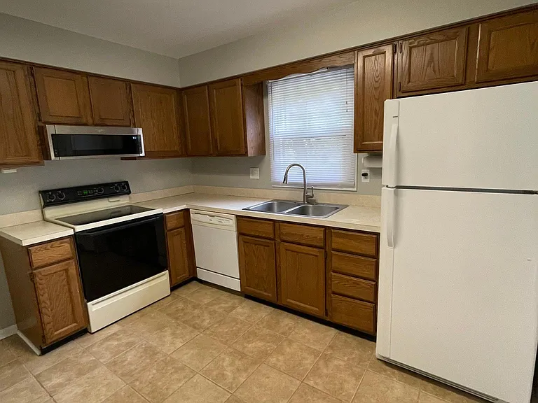 907 Allenview Dr — Photo 7