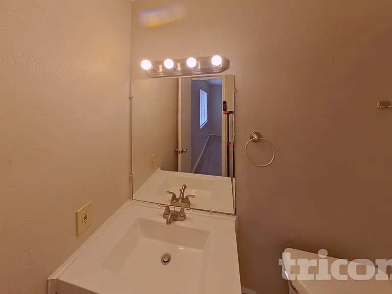 332 Rockcrest Dr — Photo 8