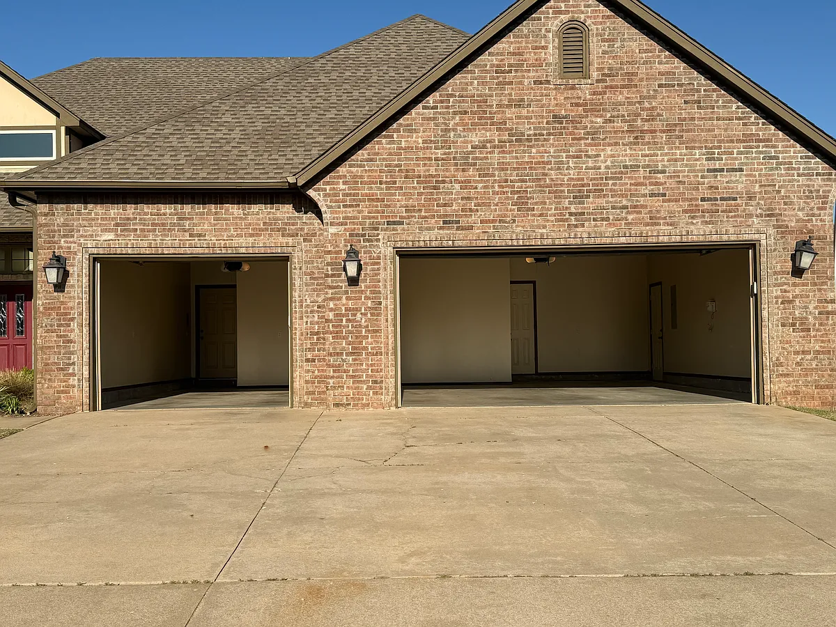 Building Photo - 6209 Bent Wood Dr