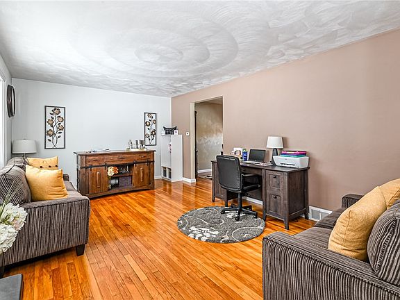 5th image of 2717 Wooster Dr