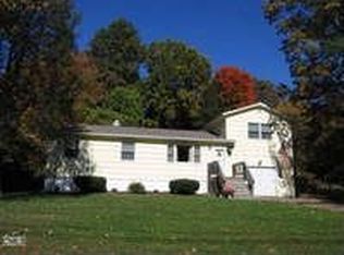 6 Pastors Walk, Newtown, CT 06470