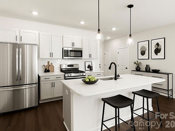 4th image of 3102 Markland Dr