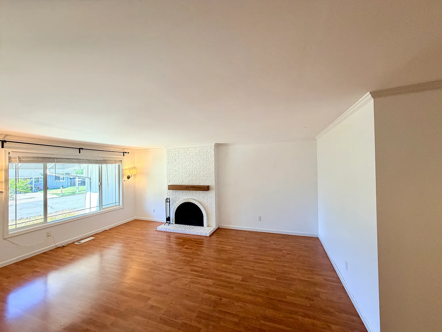 3 bed, 1.5 bath, 1254 sqft, $2,750 — Photo 3