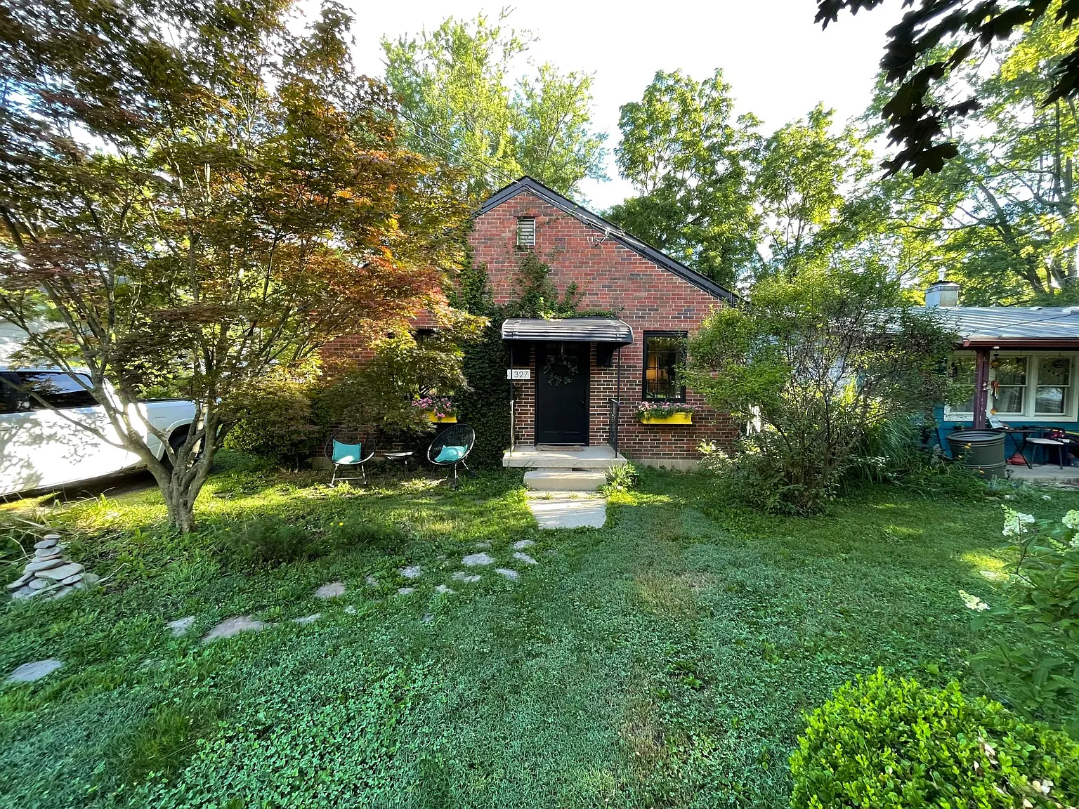 327 W Davis St — Photo 1