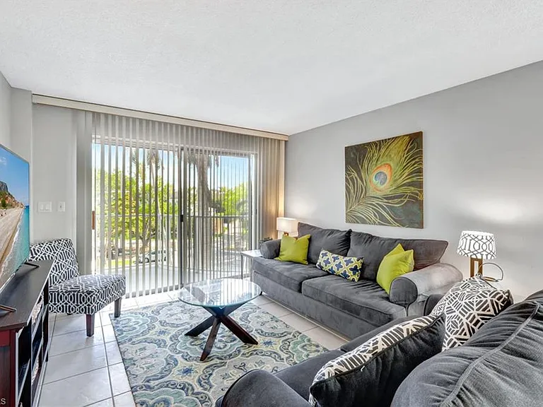 1300 Gulf Shore Blvd N #407 — Photo 1