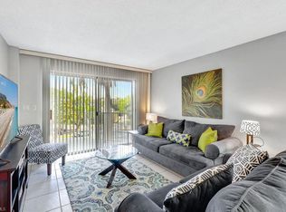 1300 Gulf Shore Blvd N APT 407, Naples, FL 34102