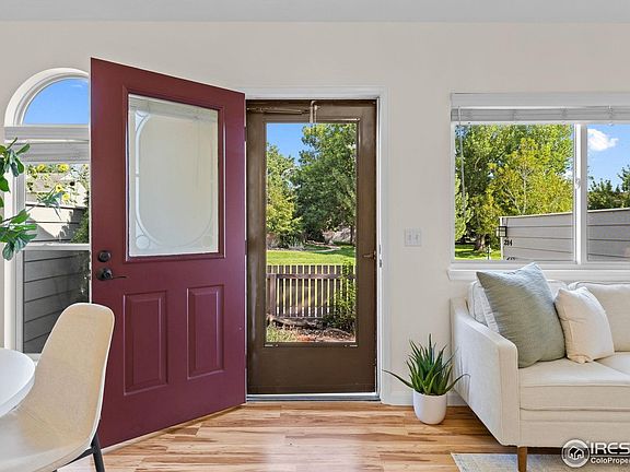 5th image of 284 S Taft Ct
