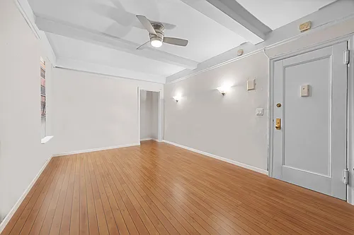325 W 45th St #403 Photo 1