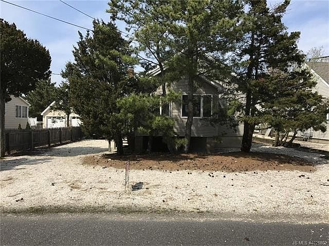 1st image of 7 W Lee Ave